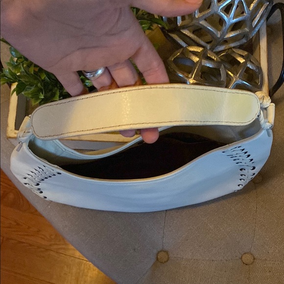 Christian Dior off White Ethnic Collection Leather shoulder Bag - Picture 8 of 17